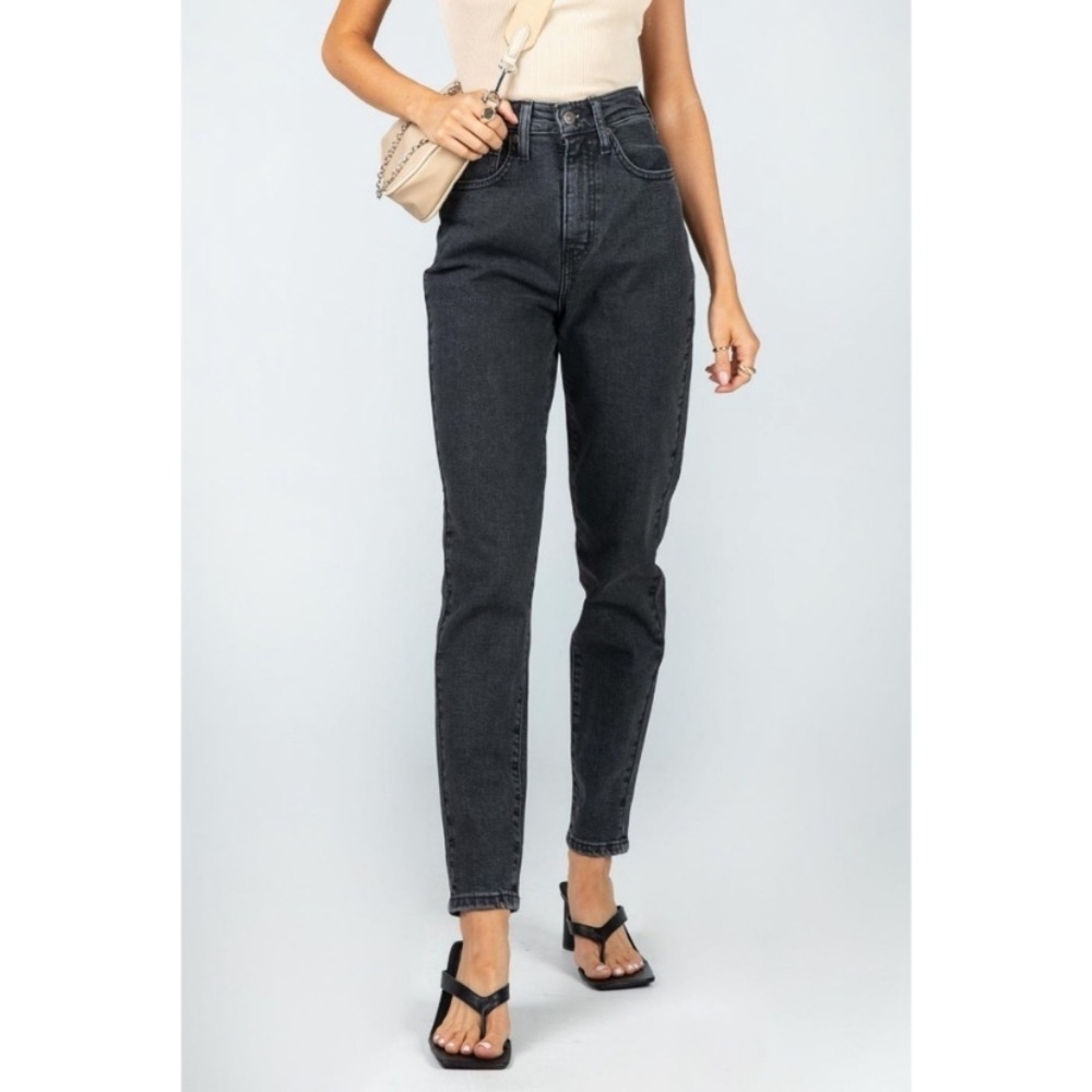 Levi’s High Waisted Taper Jeans Size 26 Faded Black Denim 90s Y2K
